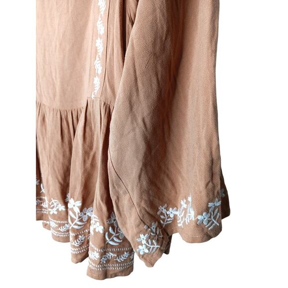New Easel Los Angeles Boho Embroidered Peasant Top Camel White Floral Small - Picture 6 of 15
